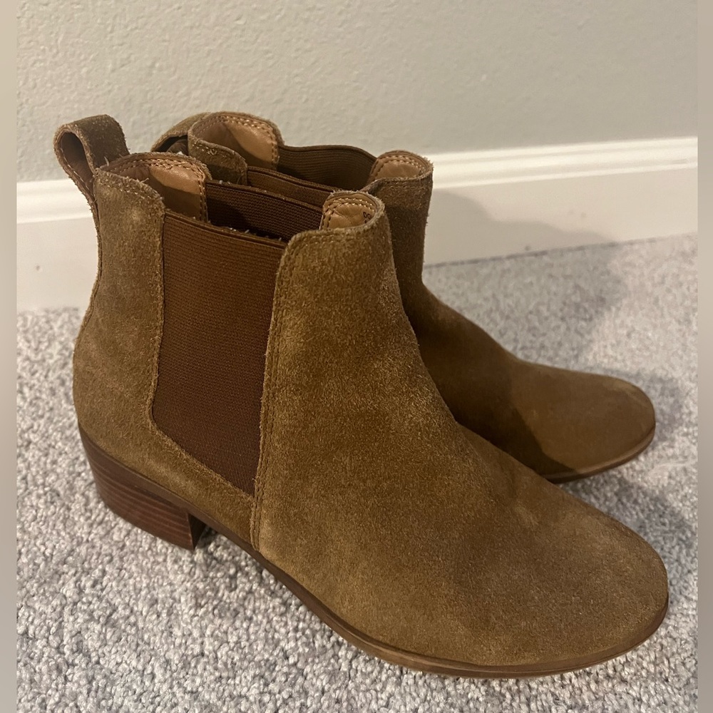 Steve Madden Dover brown suede booties, size 6.5M